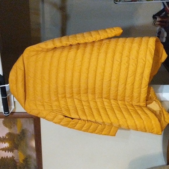 #9. CM Milano Assymetrical Long Puffer Jacket with zipped pockets. Size:Medium - Picture 4 of 9